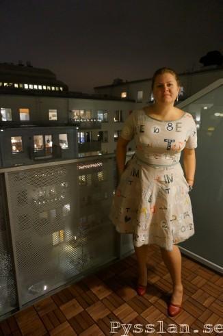 Grå blå kul klänning 50 tals mönster fram pysslan blogg